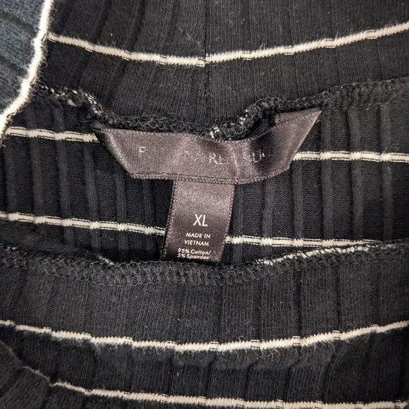 Banana Republic Black and White Striped Long Sleeve Turtleneck - Picture 4 of 4